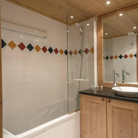 4* Avec Piscine & Spa, Pied De Pistes, 3 Ch, 85m² - - Fr-1-461-8 *